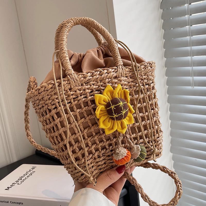 Factory Direct Sales Hand-woven Beach Bag 2025 New Trendy Fashion Messenger Bag Women Ins Travel Straw Bag Women