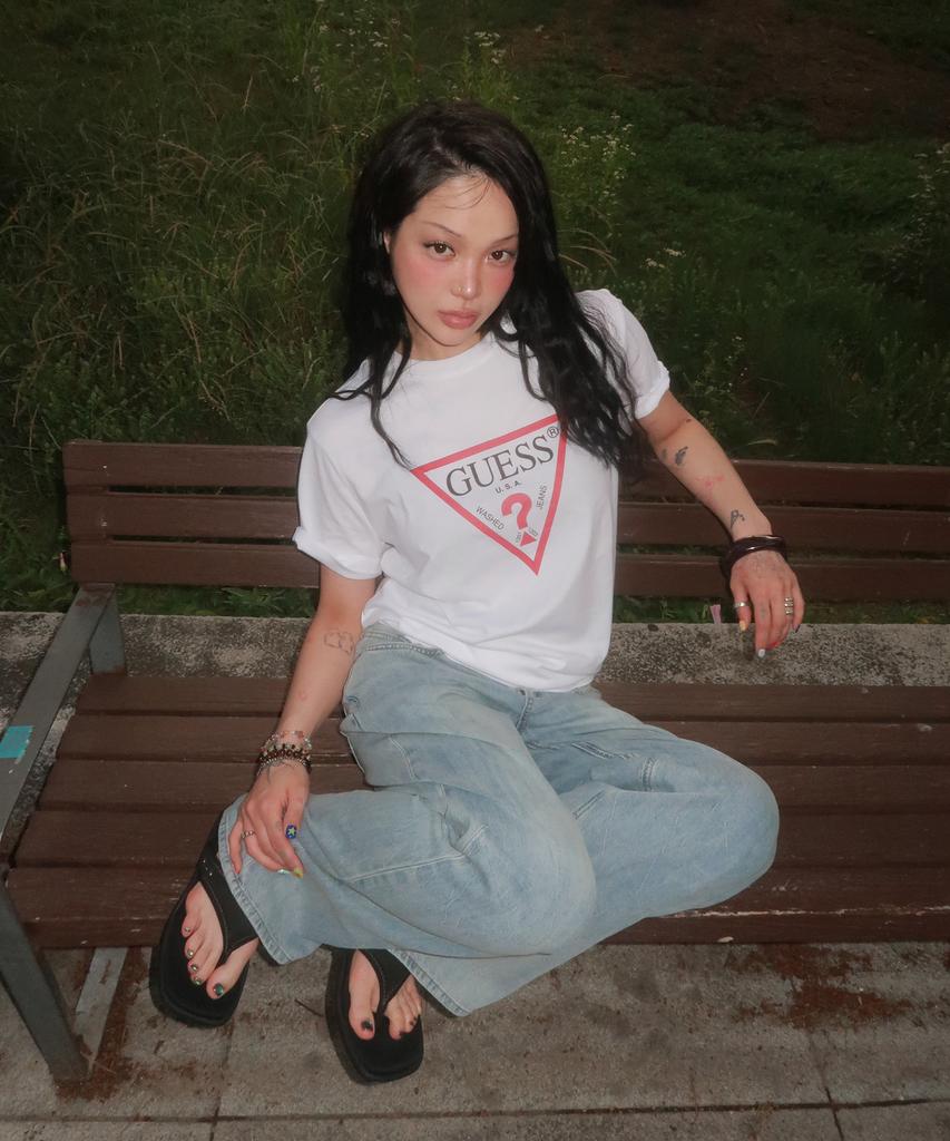 Guess [Основное] Треугольная футболка с коротким рукавом, унисекс, 3 цвета, оригинал Mq2K9405