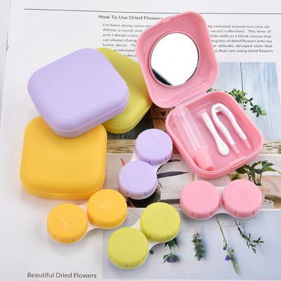 Простой небольшой портативный футляр для линз ярких цветов со встроенным пинцетом и присоской, матовый