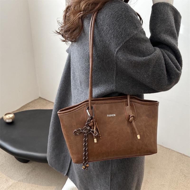 Stylish Large Capacity Tote Bag For Women In Chic Retro Design With Multiple Color Options