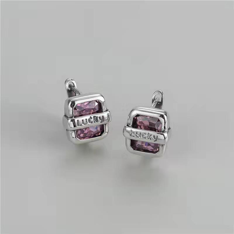 Модные мужские и женские серьги Lucky Luck Square Diamond Earrings High-end Sense Versatile Stud Earrings Simple