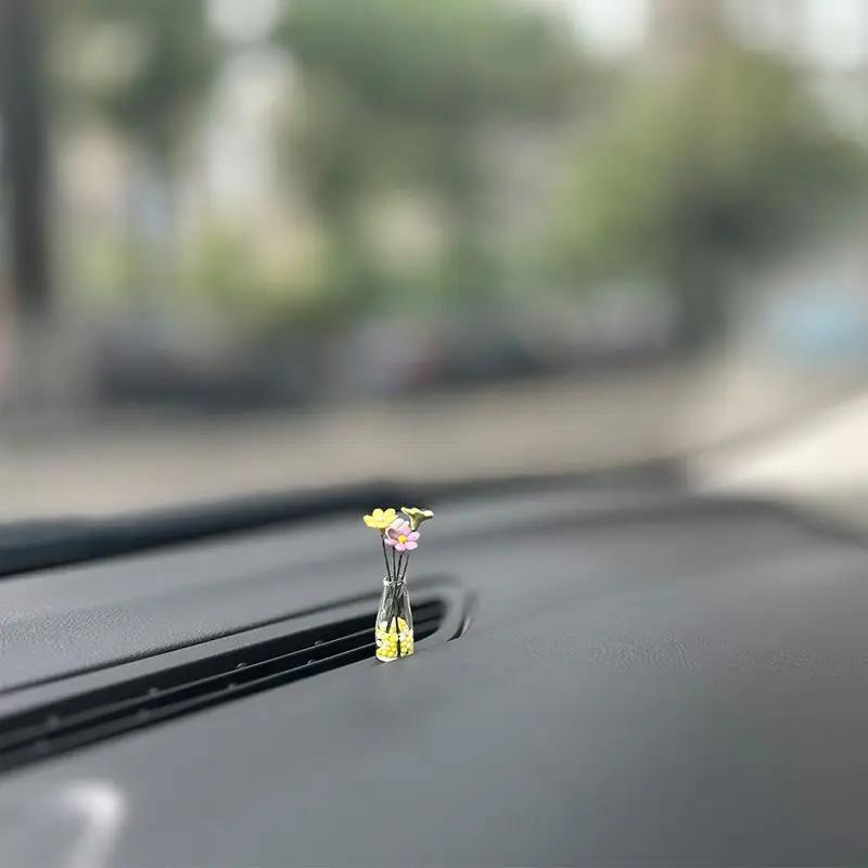 Украшение для автомобиля Кролик Автомобильные аксессуары Новая консоль Милая кукла Подвеска для салона автомобиля Украшение для автомобиля Крутое украшение для автомобиля Маленькая ромашка