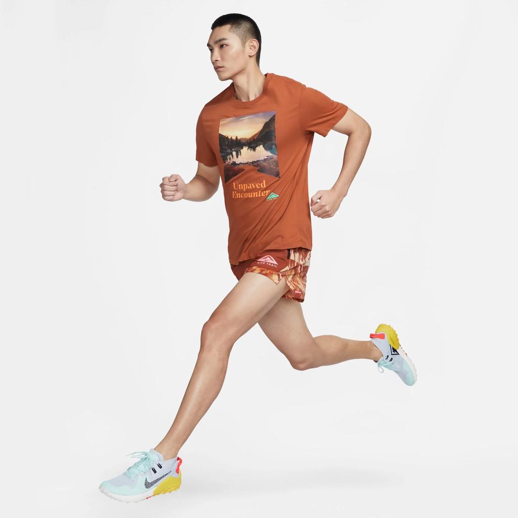 Nike Trail Dri-Fit Scenic Print Crew Neck T-Shirt Men Tops Dark-Reddish-Brown FD0121-246