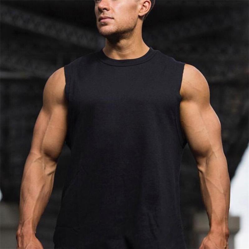 Muscleguys Летняя свободная футболка без рукавов для занятий спортом и фитнесом. Мужская с широкими плечами и короткими рукавами. Можно носить на открытом воздухе. Однотонный жилет.