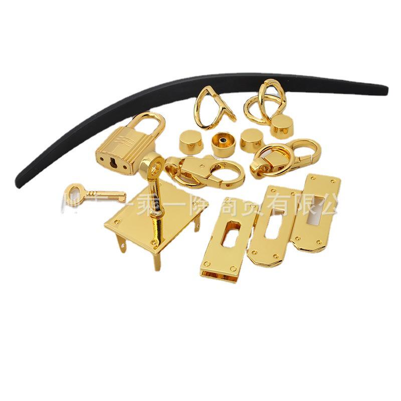 Женский набор больших сумок с фурнитурой Kelly, замком и шипами - Стильные модные аксессуары