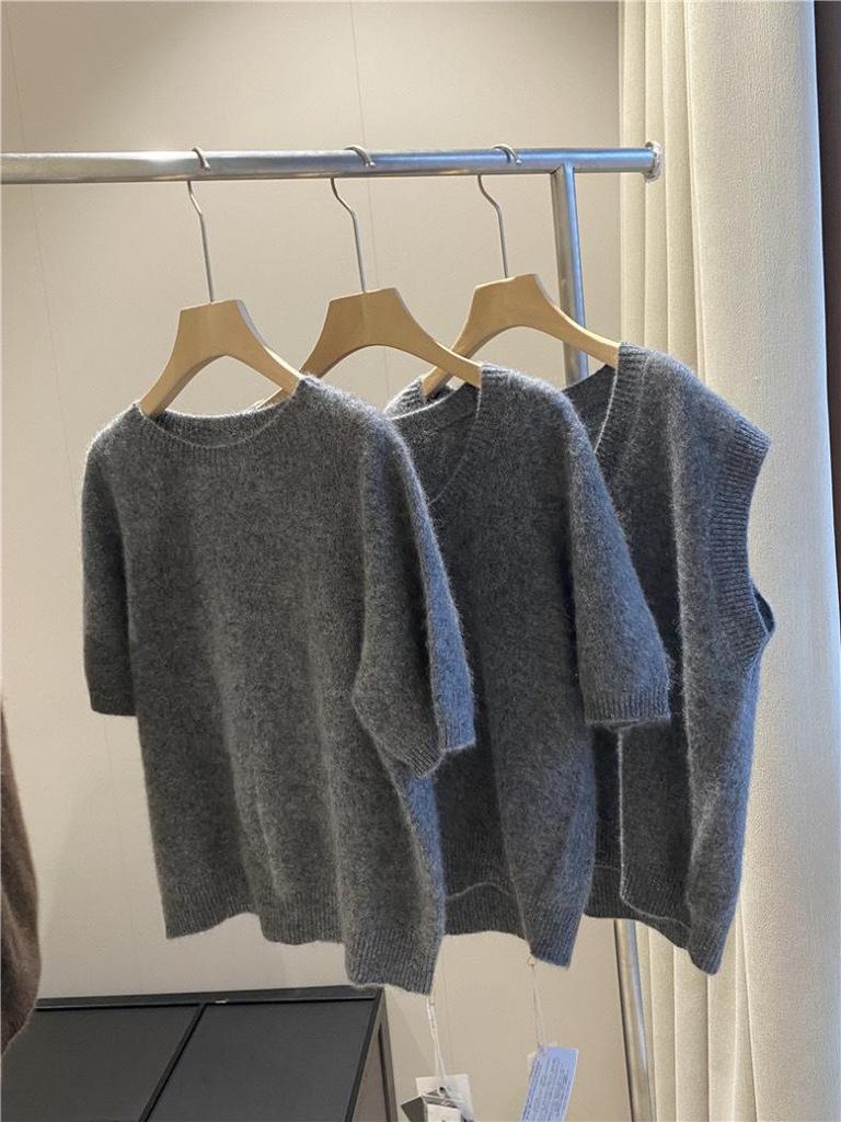 2025 Spring Elegant Women's U-neck Short-Sleeve Wool Knit Sweater - Soft, Loose, Slimming & Versatile Fashion Staple