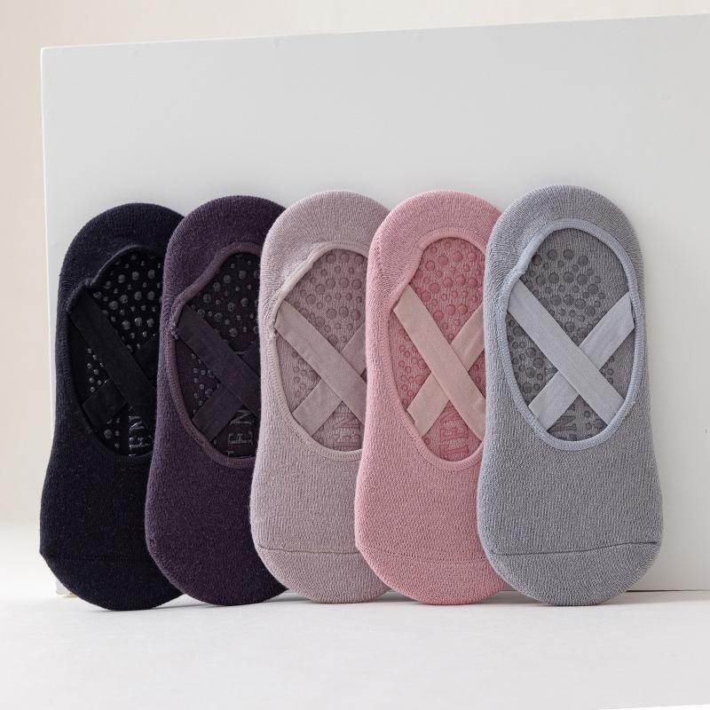 Non Slip Pilates Socks with Grips Women Solid Color Grip Socks for Yoga Ballet Barefoot Workout Anti Skid Athletic Socks