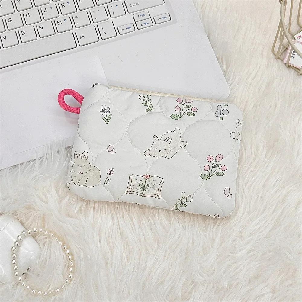 Small Travel Cosmetic Lipstick Earphone Card Portable Storage Bag Purse Women Mini Makeup Sanitary Pads Organizer Pouch Bag