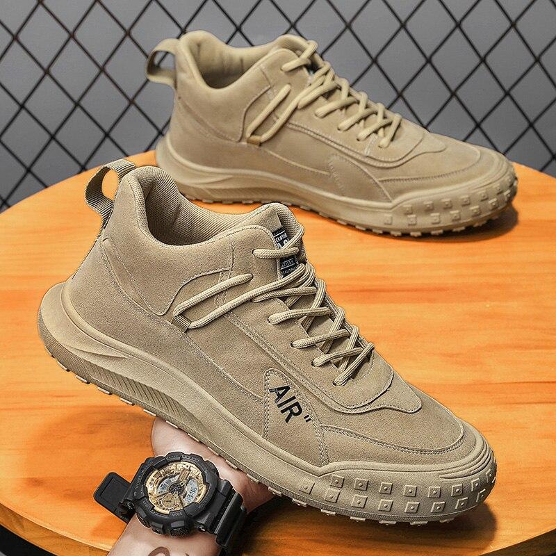 Мужские осенние и зимние спортивные ботинки телесного цвета. Удобная легкая рабочая обувь. Дышащие модные трендовые спортивные ботинки. Бионические ботинки.