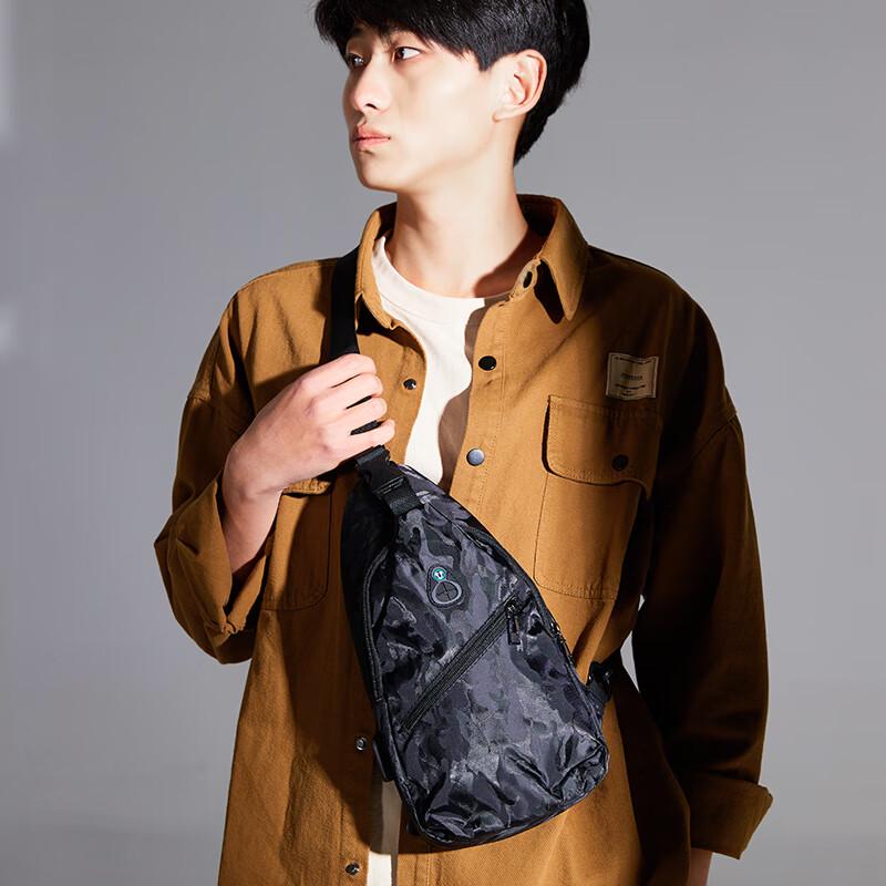 Hengyuanxiang Men's Casual Multi-functional Chest Bag