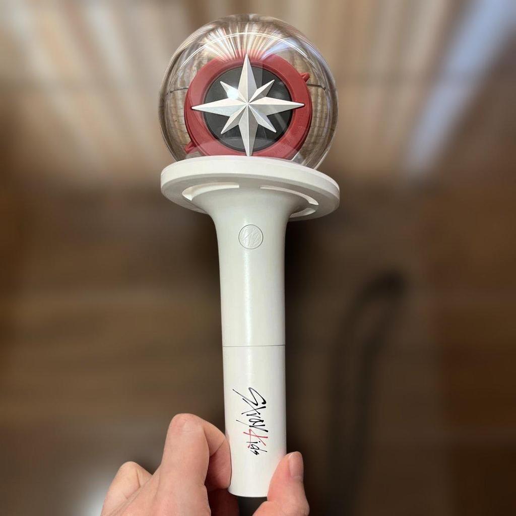 [Б/У] Официальный лайтстик Stray Kids версии 2