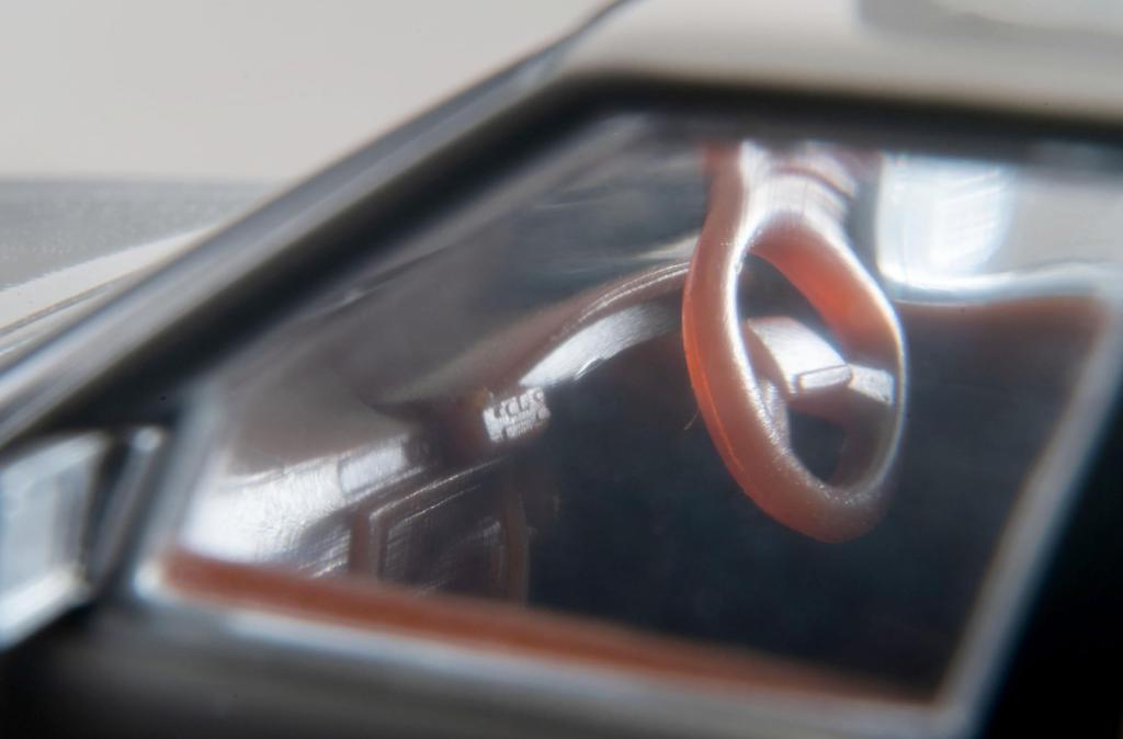 Tomica Limited Vintage Neo Toyota Cresta Exceed White 85 Year Finished Product 1/64 LV-N156c