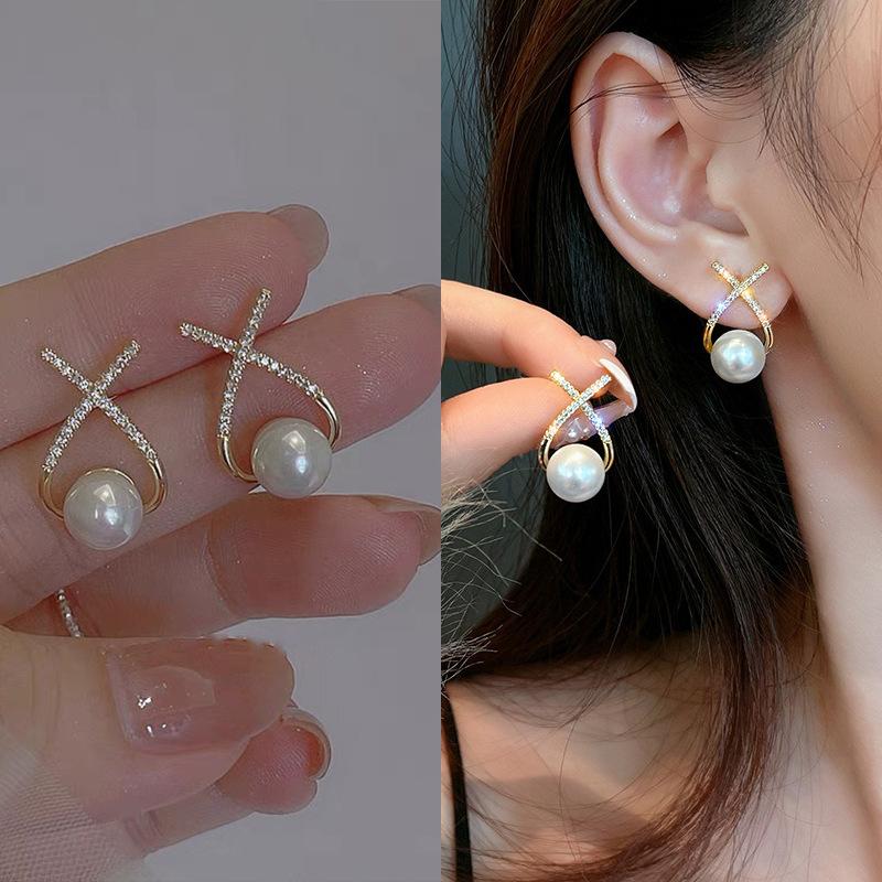 Silver needle pearl zircon earrings women's Korean ins mini stud earrings niche fashion temperament Mori earrings