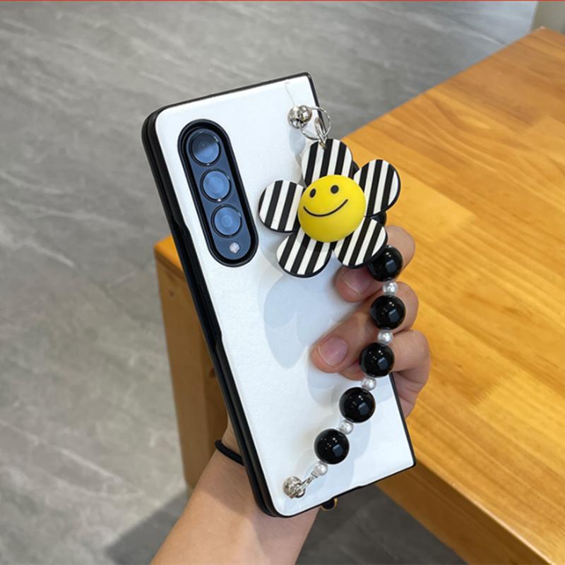 Luxury Fashion Cute Diy Flower Pearl Hand Chain Bracelet Case Cover For Samsung Galaxy Z Fold 3 2 5g Zfold 4 Leather Back Fundas