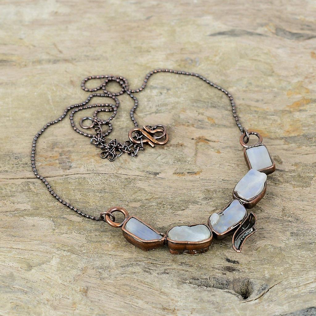 Радужный лунный камень грубое ожерелье электроформованное медное ожерелье регулируемое цепочное ожерелье ювелирные изделия ручной работы электроформованные драгоценные камни ожерелья