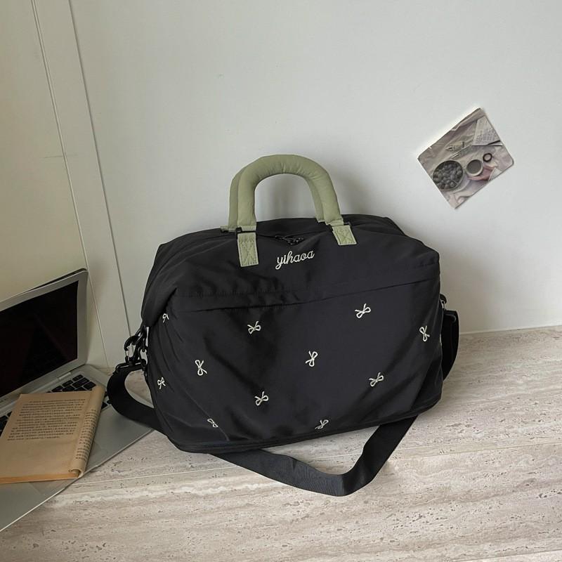 Large Capacity Lightweight Womens Travel Gym Bag Expandable Oxford Fabric Shoulder Tote Fitness Daily Use
