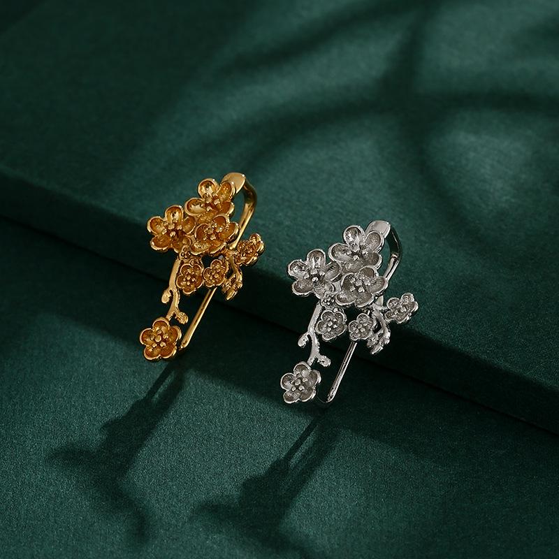 Женский ретро кулон из жадеита с цветком сливы и серебряным зажимом-бейлом