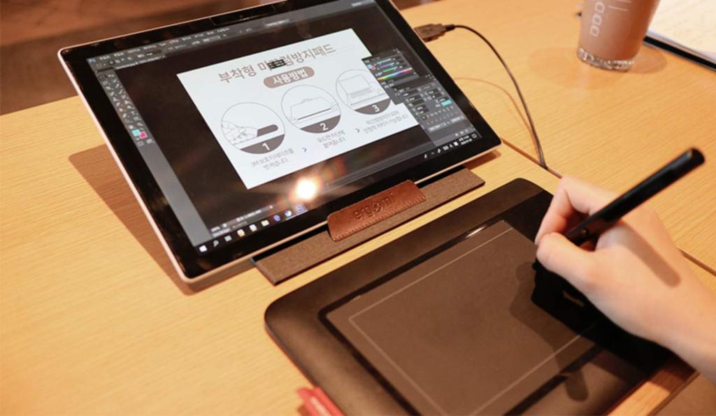 Эргоми Без клея, поэтому вы можете использовать его для представления ноутбука. Также доступен как подставка для ноутбука и коврик для мыши. Требуется MetaStand, все!