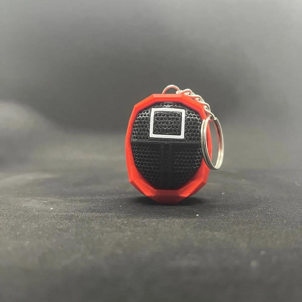 Брелок с игрой в виде кальмара — культовый дизайн Red Guard, прочный материал и стильный вид