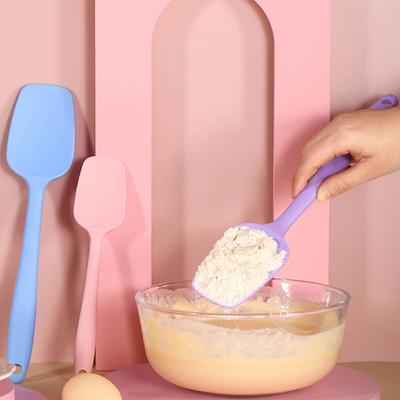Силиконовая лопаточка с антипригарным покрытием и отверстием для подвешивания. Нескользящая ручка. Жаростойкий гибкий скребок. Инструмент для смешивания выпечки. Можно мыть в посудомоечной машине. Сливочное масло без BPA.