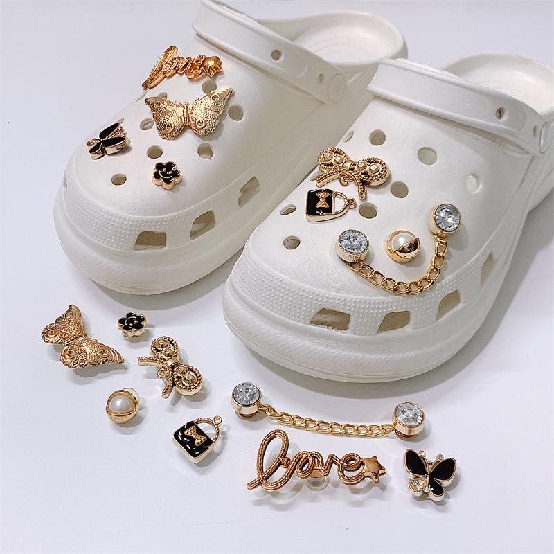 Обувь с отверстиями DIY аксессуары обувная пряжка золотая бабочка любовное письмо цепочка обувной цветок обувная пряжка аксессуары украшение