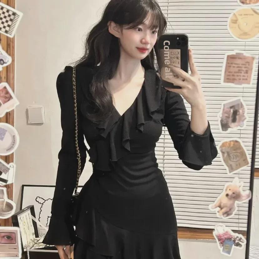 Chic V-Neck Ruffled Knitted Dress - Sexy Little Black Style for Fall/Winter