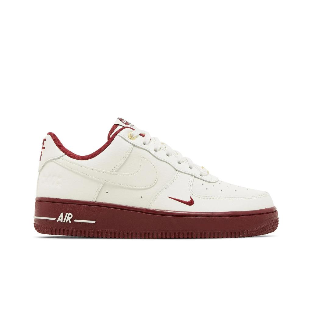 Nike Womens Air Force 1 '07 SE '40th Anniversary - Sail Team Red' (women's sizes) Sail / Metallic Gold / Black / Team Red Skate Shoes DQ7582 100