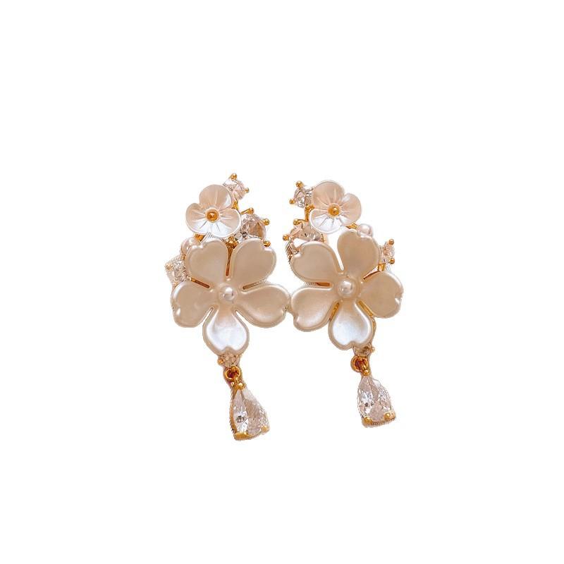 Flower water drop zircon earrings, earrings, women's giant good-looking earrings, suitable for spring earrings, niche design sense