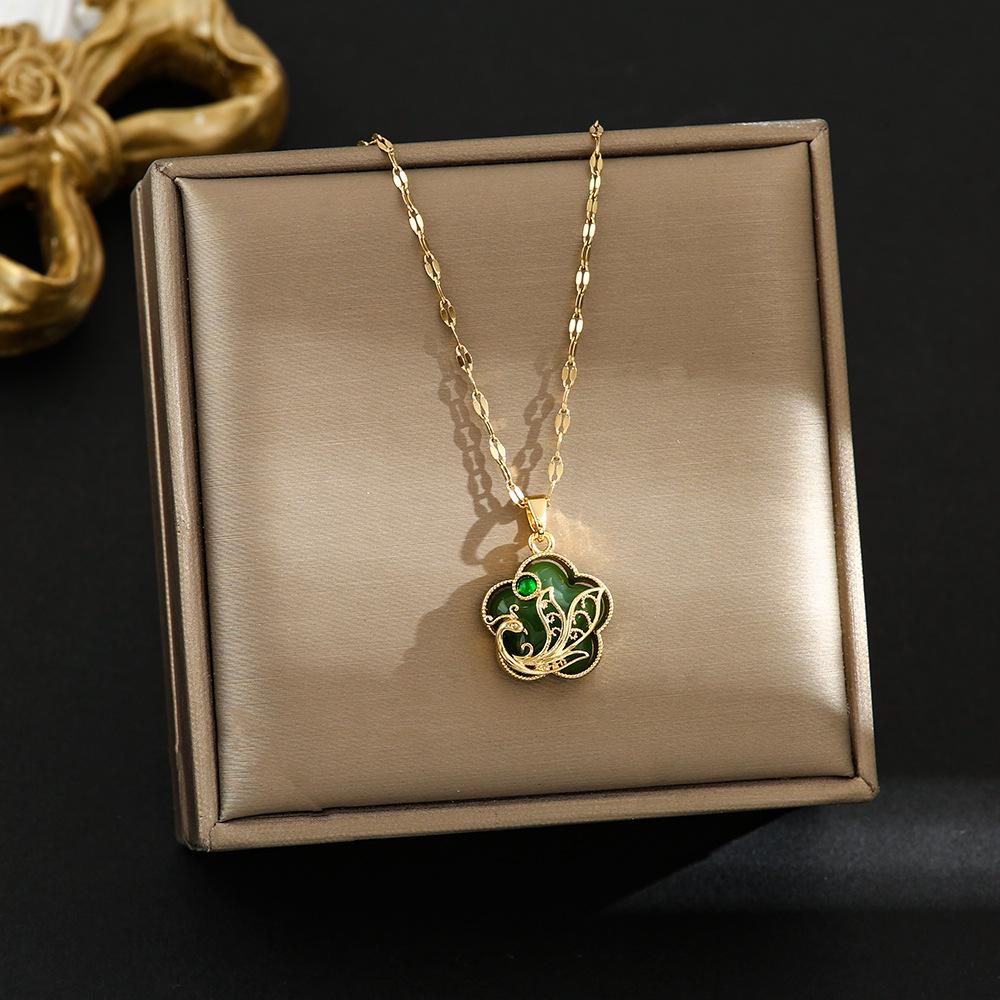 Elegant Korean Micro-Inlaid Titanium Necklace - Luxurious Women's Clavicle Chain, Non-Fading, Unique Minority Design.