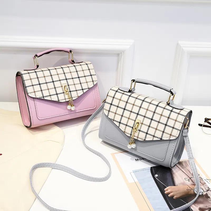 Autumn and Winter Korean Version of The Female Package Single Shoulder Crossbody Handbag Fashion Trend Small Square Bag Female Students Simple