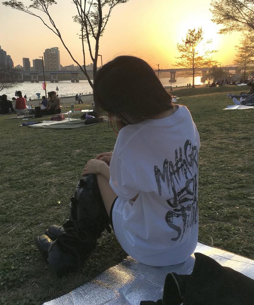 MAHAGRID Paisley Slash Logo Tee White(Mg2Gmmt523A)