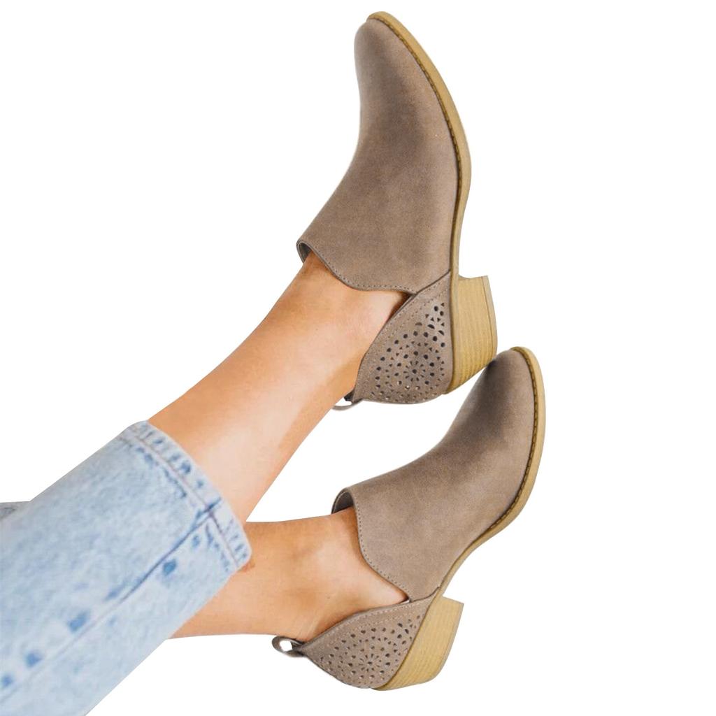 Женская обувь Полые однотонные короткие сапоги на среднем каблуке с острым носком