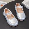 Туфли принцессы для девочки 2025 новая детская обувь в иностранном стиле кожаная обувь на мягкой подошве одинарная обувь для маленькой девочки детская обувь модная и универсальная
