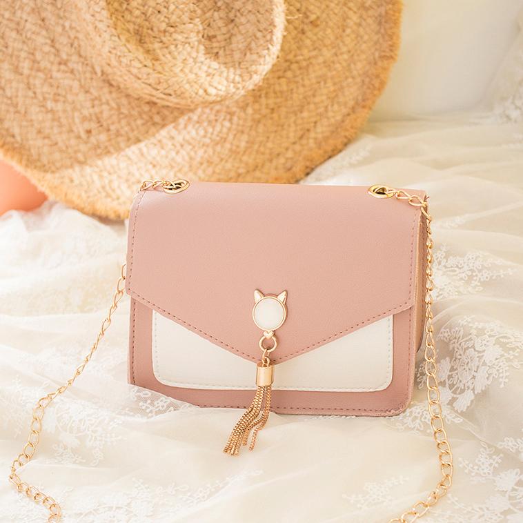 Свежая и милая модная сумка. Маленькая квадратная сумка. Универсальный клатч контрастного цвета.