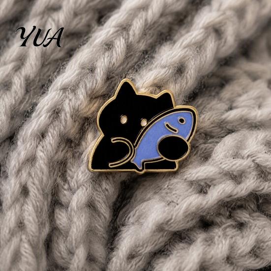 Animal Clothing Accessories Holding Fish Cartoon Cat Brooch, Enamel Kitten Alloy Badge Pin, Scarves Decorative for Backpacks Hats Jackets Brooch