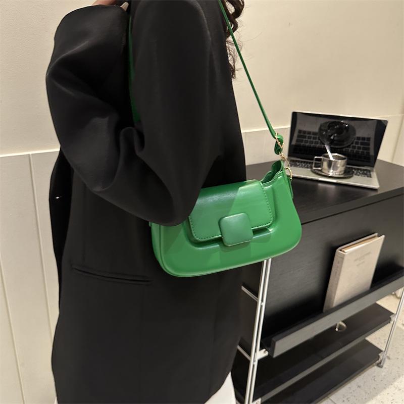 Versatile Ind Korean Version Solid Color Texture Underarm Bag Female 2024 Winter Retro Commuter Messenger Bag Small Square Bag Female