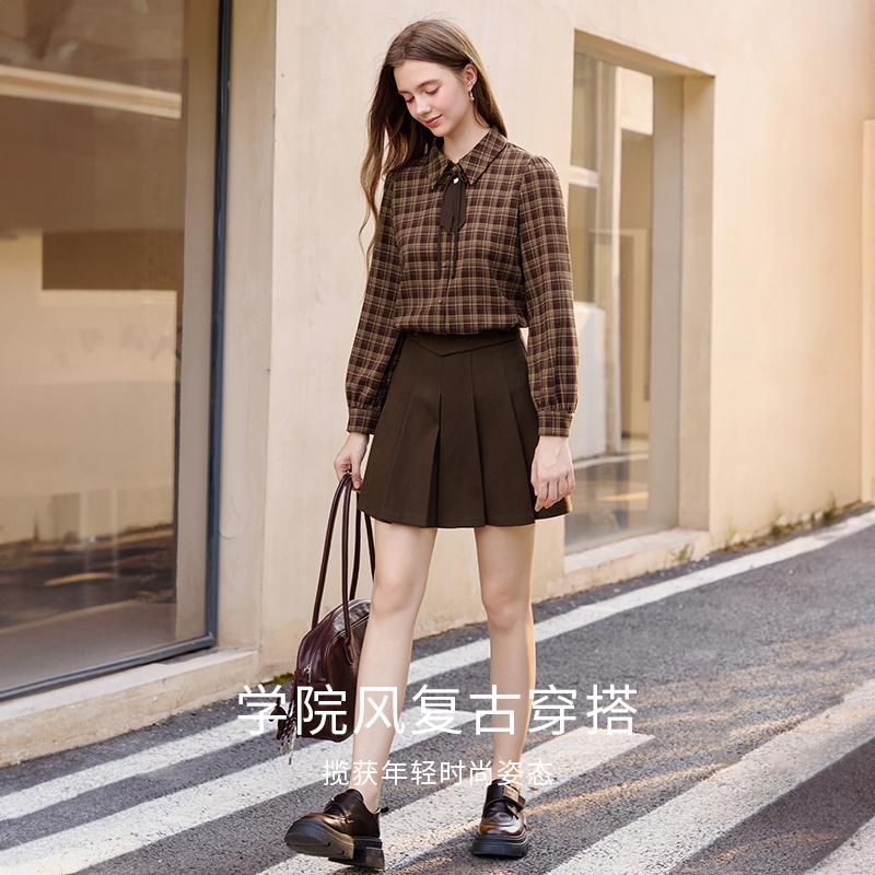 Hanging pleated skirt that covers the hips