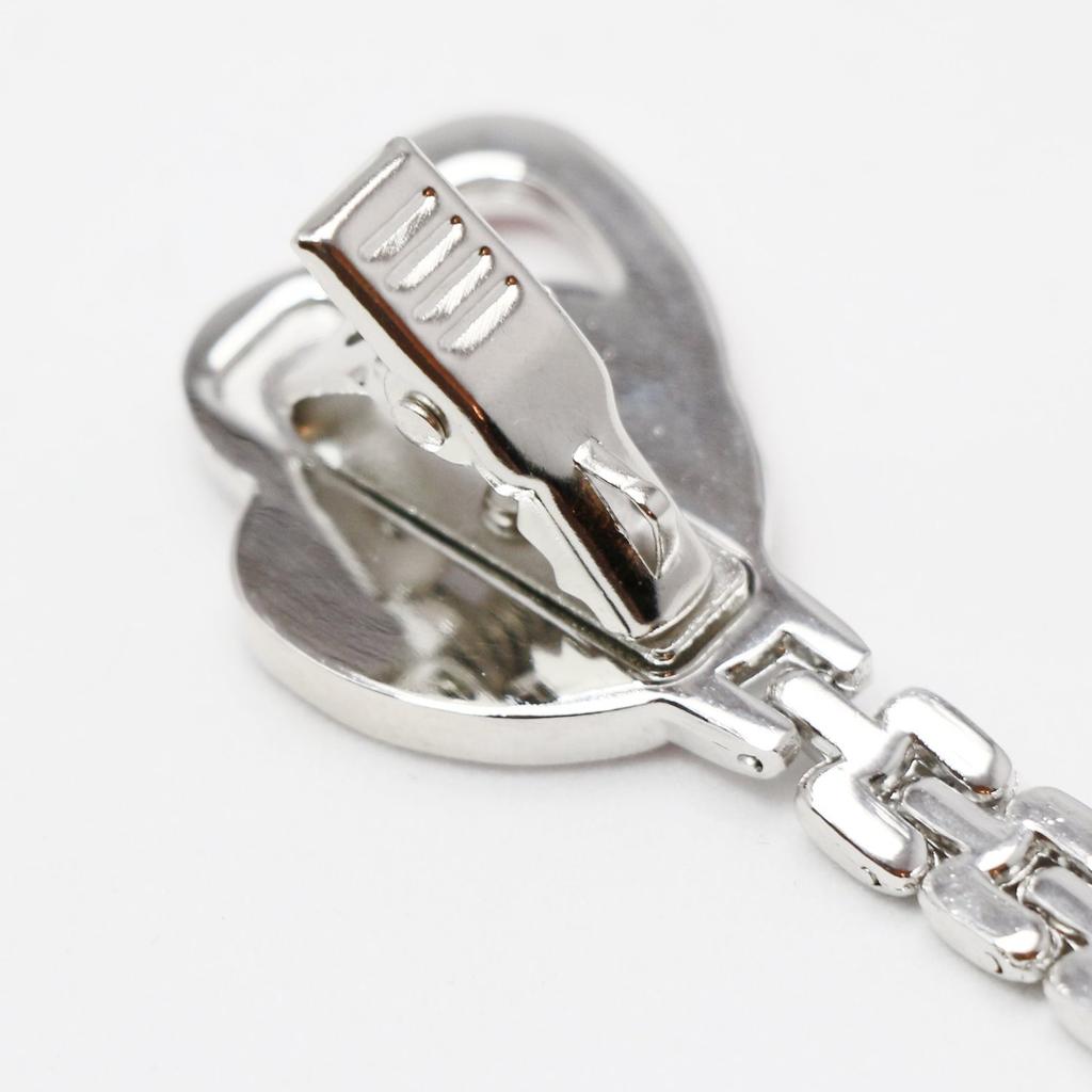 Часы для медсестры с милым рисунком в виде сердца и перевернутым циферблатом (белый)