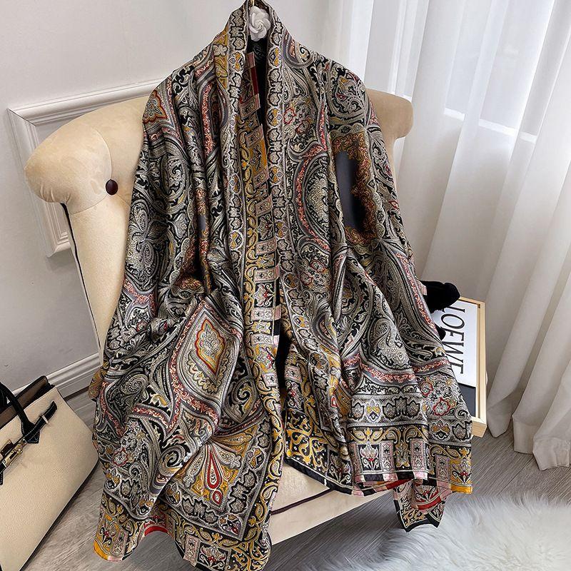 Luxury Brand Autumn and Winter Women New Style Fashion Color Matching Print Silk Scarf Lady Popular Headcloth Beach Shawl