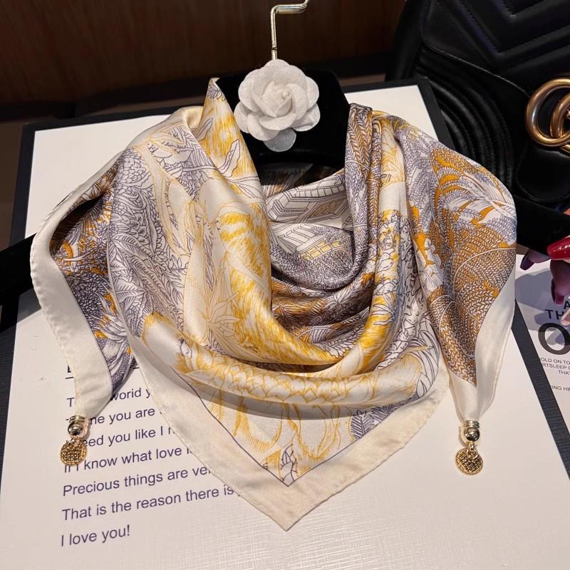 Magnetic Buckle Silk Neck Scarf: Triangle Design for Women, 70x70cm, Lightweight Spring/Summer/Autumn Accessory
