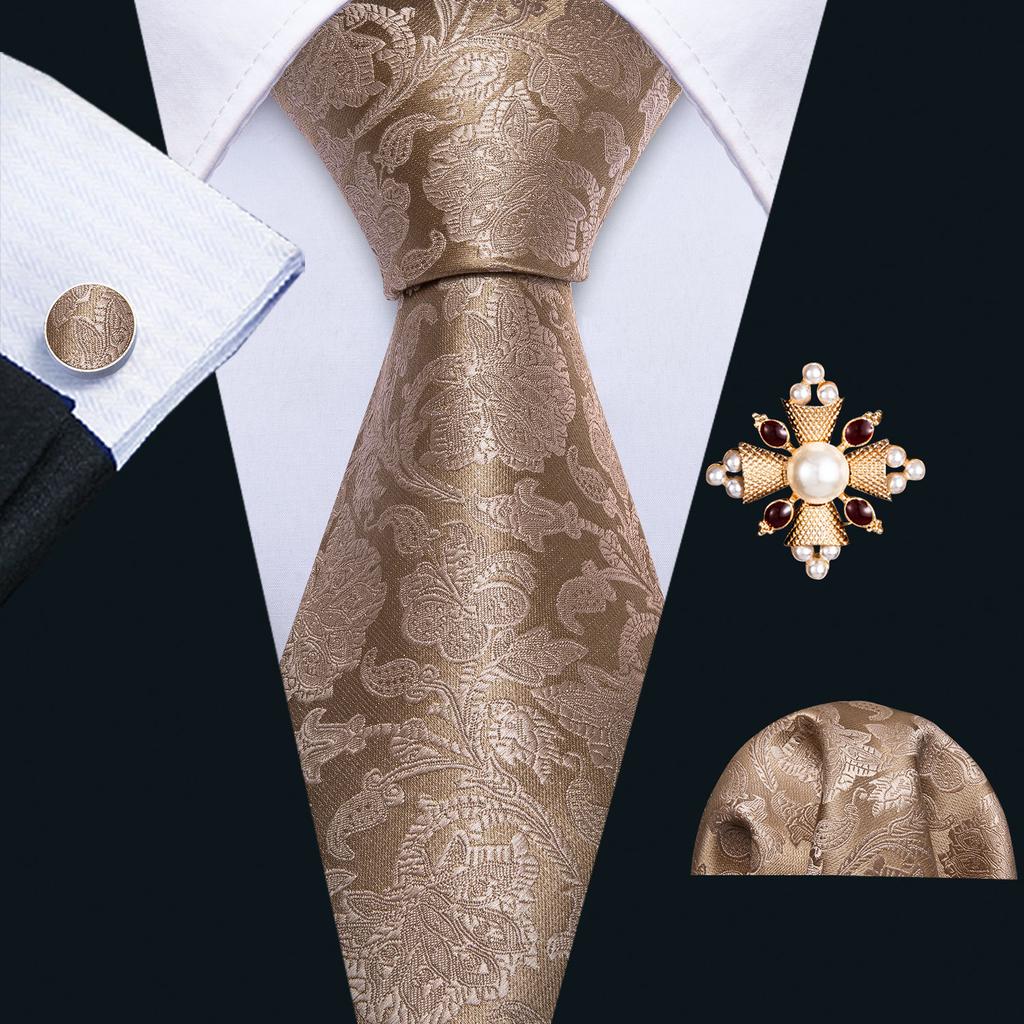 Комплект для мужчин: галстук, брошь и карманный платок