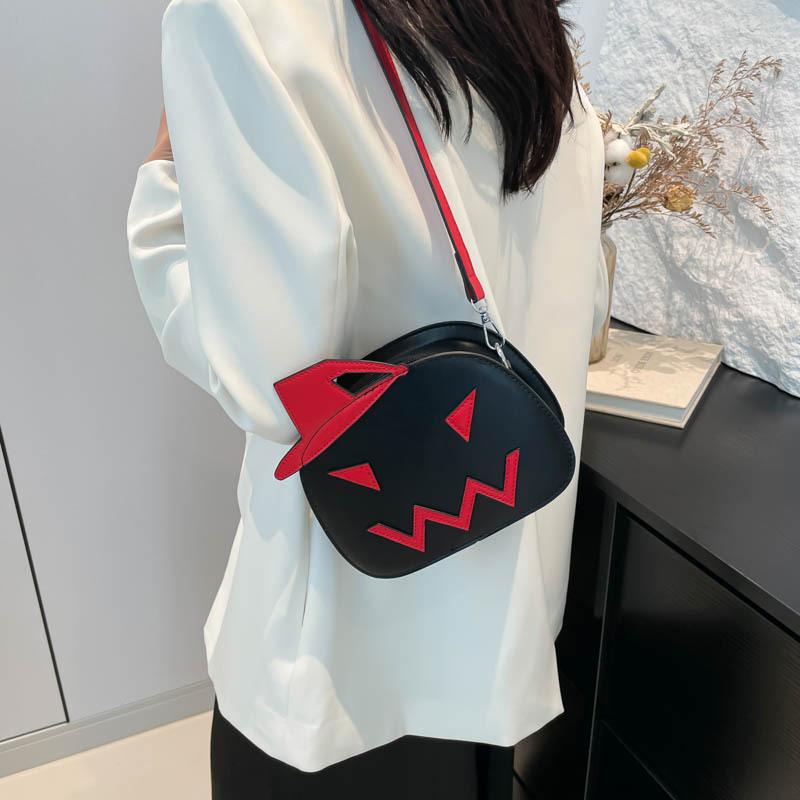 2024 Новая сумка-сумка в виде тыквы на Хэллоуин, женская сумка-мессенджер на одно плечо, модная, повседневная, простая и забавная маленькая сумка.