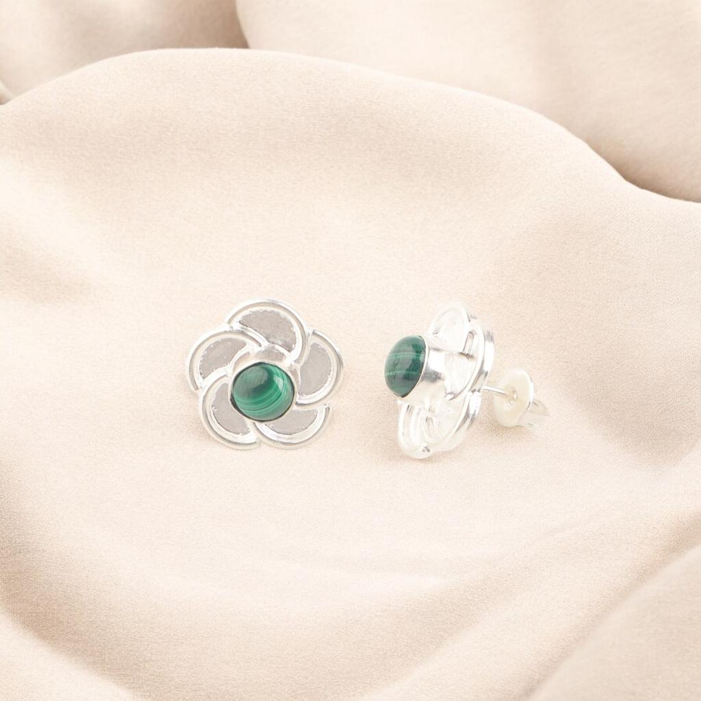 Натуральный малахитовый драгоценный камень Ювелирные изделия из стерлингового серебра 925 пробы Ручной работы Маленькие пусеты 0,5" EE-157-23