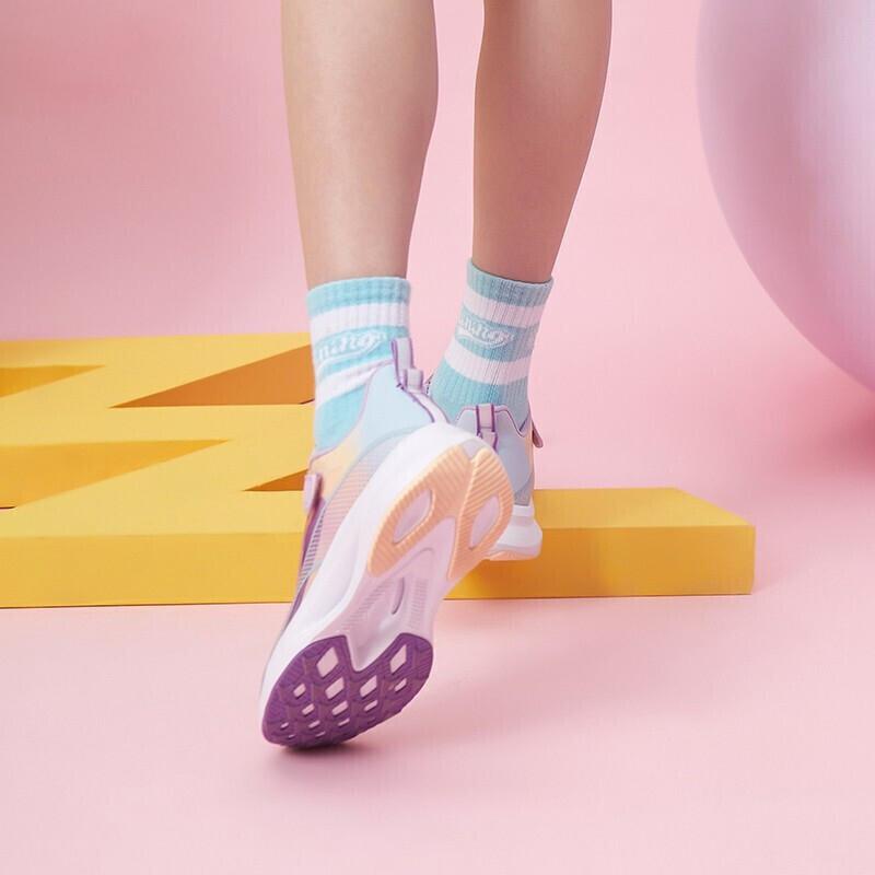 Li-Ning Легкие амортизирующие нескользящие износостойкие дышащие низкие кроссовки для бега Детские кроссовки Светло-фиолетовые YKFR030-6