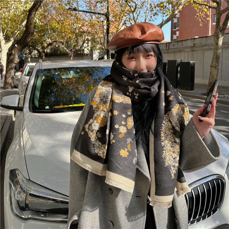 Green Small Fresh Warm Scarf, Lady Style Imitation Cashmere Double-sided Warm Student Scarf Air Conditioner Shawl