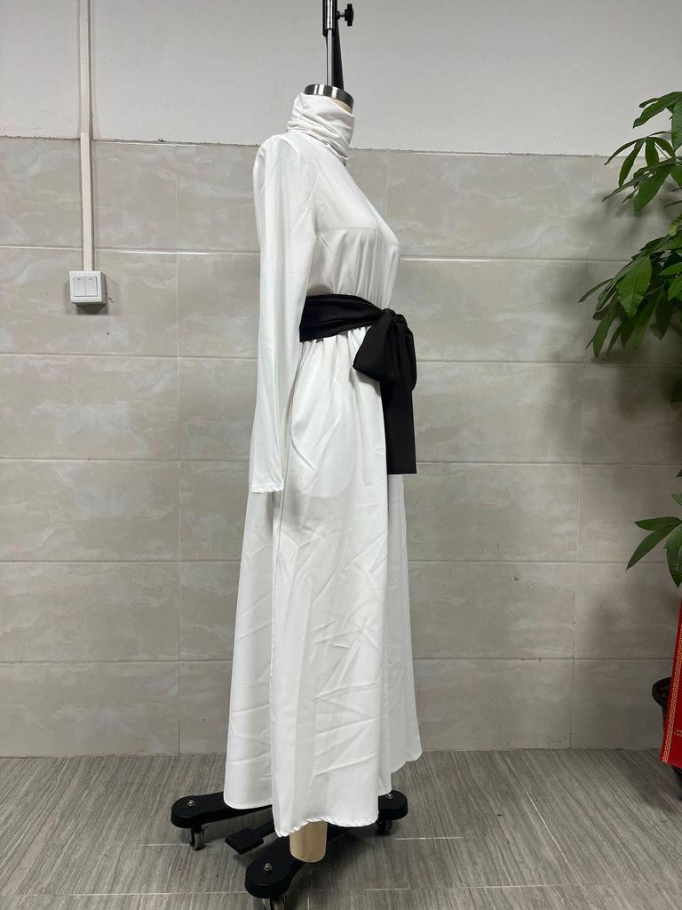 Женское платье-миди с высоким воротником и длинными рукавами с поясом color block, 2025