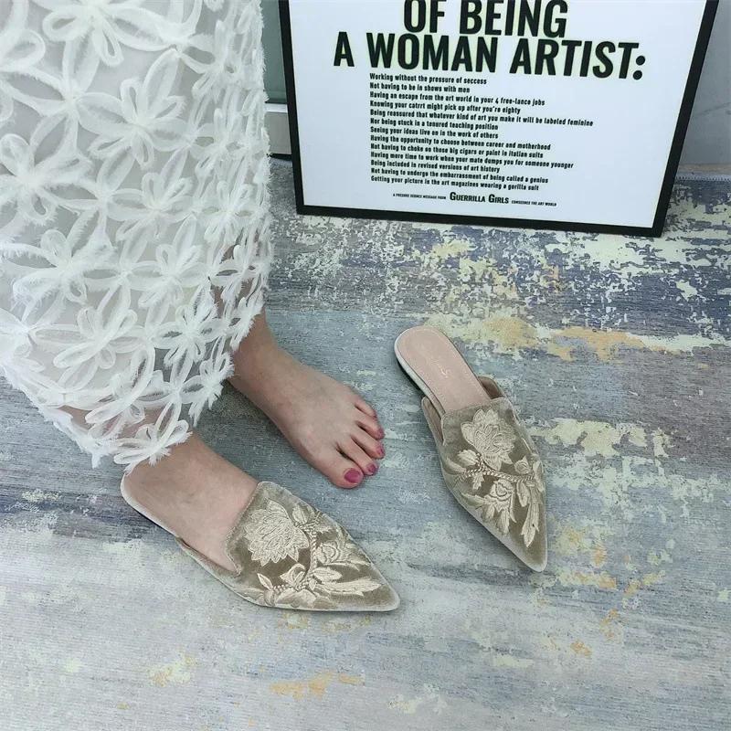 Женские полутапочки в национальном стиле с острым носком, флокированная крышка, вышитый цветок, повседневные туфли на плоской подошве, черные/абрикосовые/зеленые