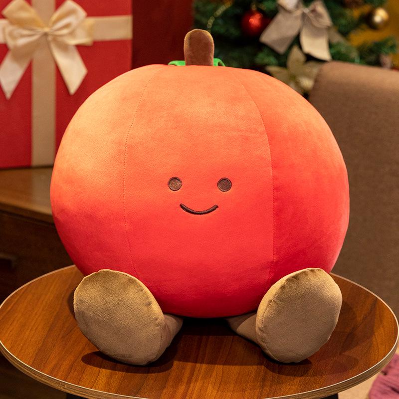 Рождественское праздничное украшение: Плюшевое дерево, Яблочный венок мира и Декоративная подушка в виде пряничного человечка.