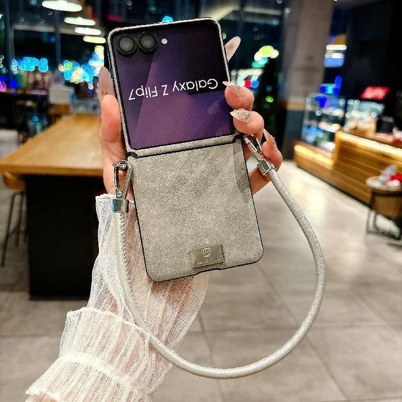 Чехол Samsung Z Flip7 с текстурой овчины - Ударопрочный, устойчивый к царапинам ПК с ремешком против потери