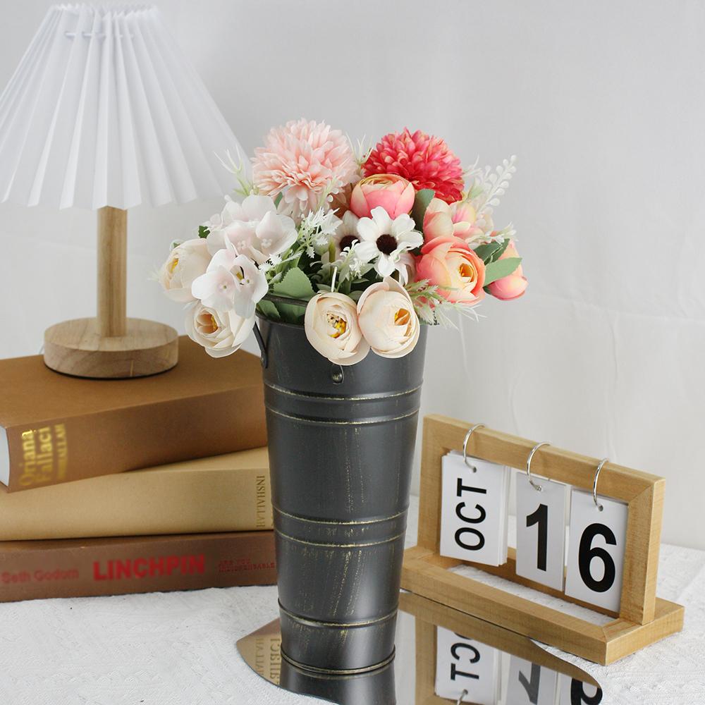 Набор из 3 предметов: железная винтажная черная ваза в европейском стиле и два искусственных букета для гостиной, кабинета и спальни